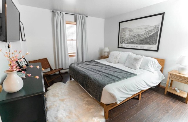 Cabin on Mtn, Seasonal Pool Access w Panoramic Views! Hike, Golf, Swim, Recharge