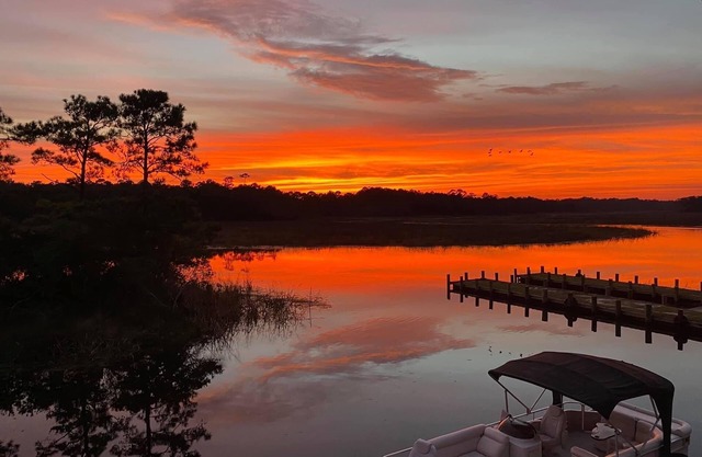 Cabin on Sioux Bayou - Right on the water!
