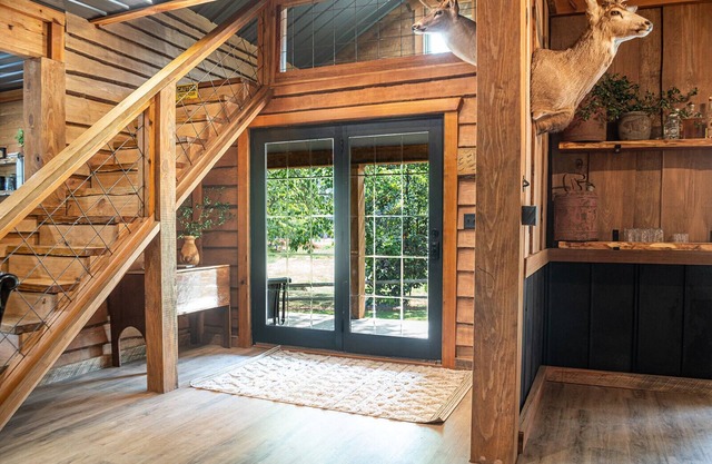Cabin on the Farm w/ Axe Throwing