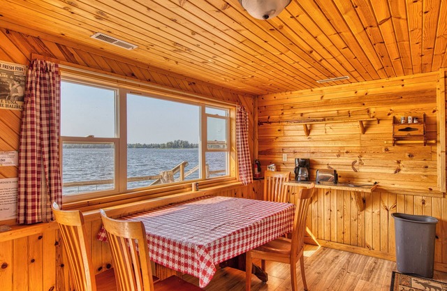 Cabin on the Lake w/ 6-Beds - Northwoods - Complimentary Dock - Pets ok