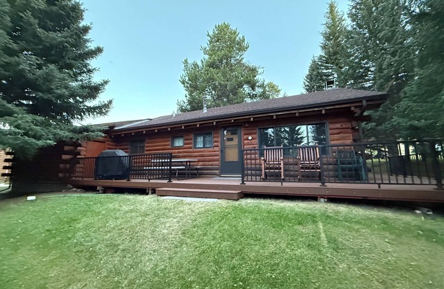 Kabine am Fluss - 2 BR W / LOFT 20 Meilen von NE Eingang von Yellowstone
