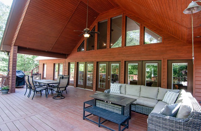 Peaceful Riverfront Cabin! Relax And Unwind!