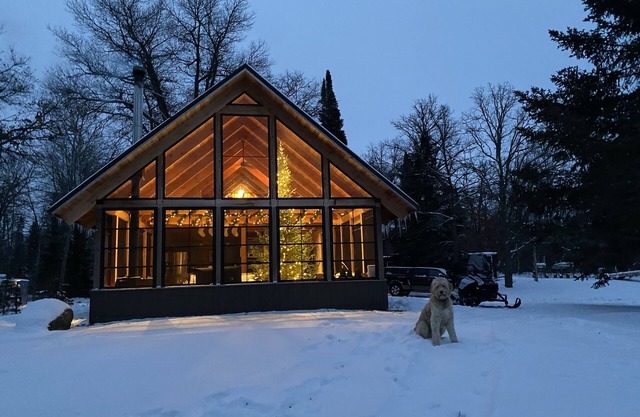 Cabin on the water- escape to Sand Lake!