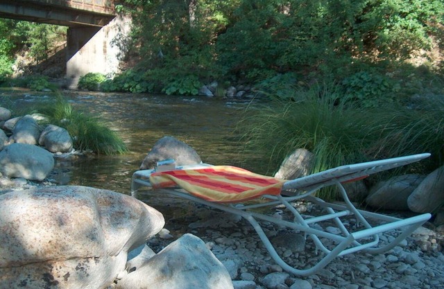 Hütte am Upper Sacramento River - Zugang zum Fluss und Strand