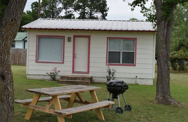 Die Rose Cabin ist ein 1 Schlafzimmer / 1 Bad am Lake Buchanan