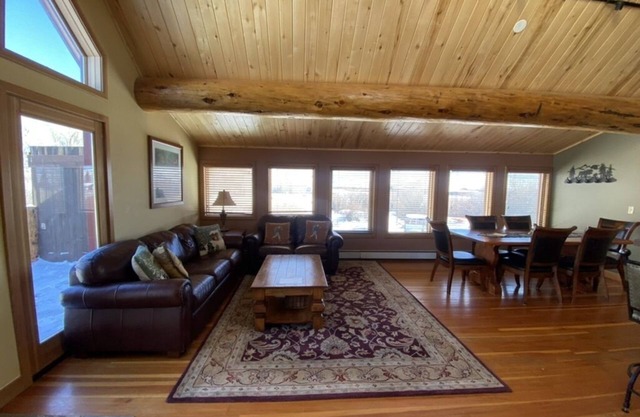 Cabin private between 2 ski areas and outdoor sports of all sorts