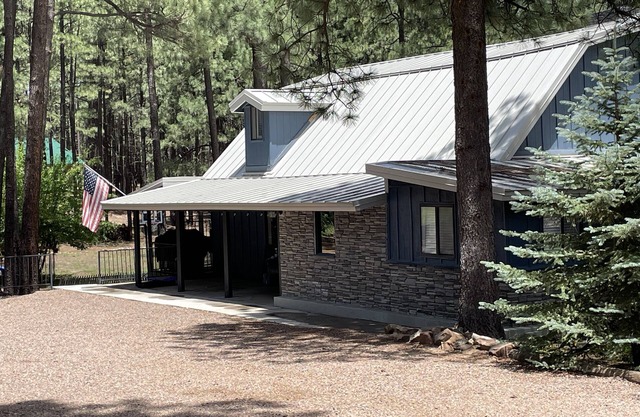 Cabin Retreat in Forest Lakes ... 2 hours from the Valley