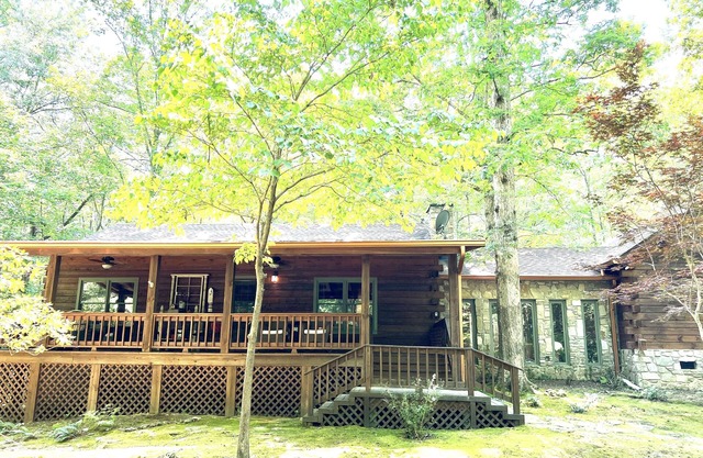 Cabin Retreat in Monteagle's gated Clifftops