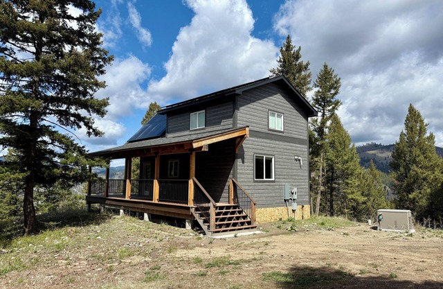 New Mountain Cabin perfect for outdoor enthusiasts- hiking, fishing, relaxing!