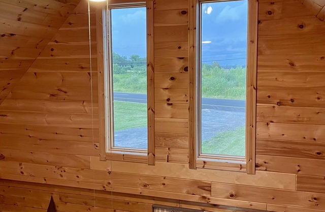 Cabin Retreat on Elm Street- 5 minutes from Potsdam Universities