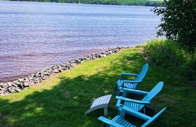 Cozy cabin right on the water! All bikers, skiers, fisherman and more welcome!