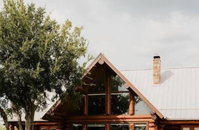 Cabin: Sleeps-6, Pool/Outdoor Entertainment Area