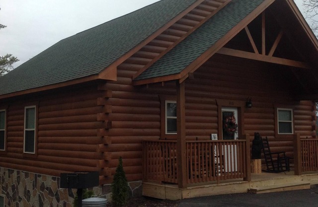 Kabine für 8 w / 2 King Suiten, Theater / Whirlpool / Billardtisch, Small Dog Friendly!