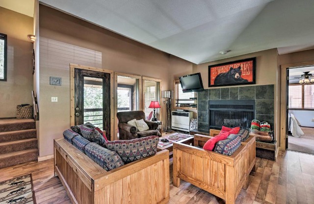 Cabin-Style Condo with Deck Near Angel Fire Resort