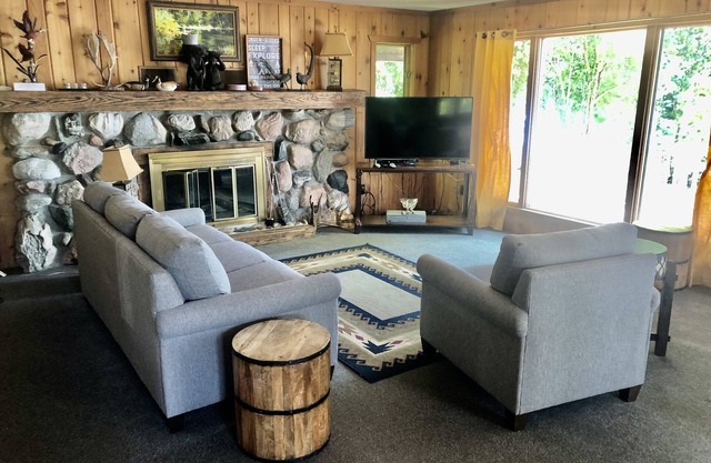 Cedarview-West Bay Waterfront-Suttons Bay-Kamin