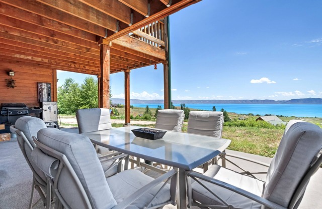 Geräumiges Haus im Hüttenstil mit voll ausgestatteter Küche, Terrasse, Patio und Aussicht - in der Nähe von Bear Lake