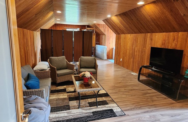Cabin Style Private Studio Indoor Garage