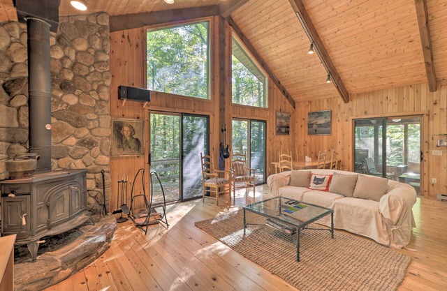 Hütte mit 3 Acres, Tennis + BBall Courts von 4 Ski Mtns
