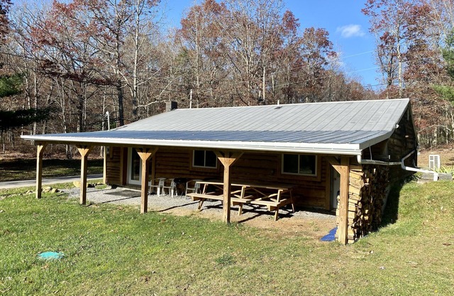 Cabin where the black top ends...Cabin 1