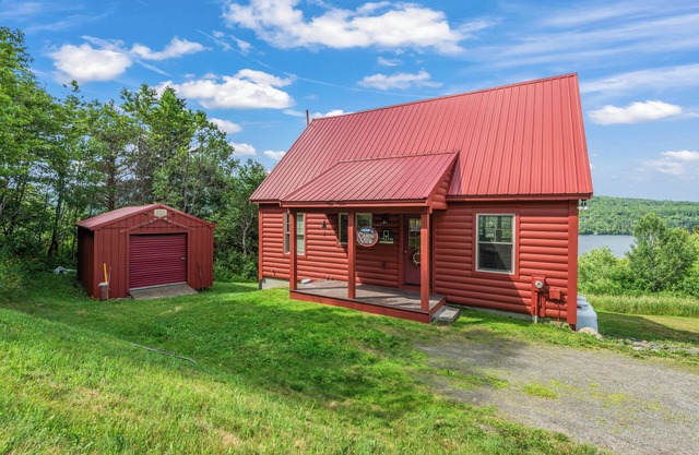 Schöne Wohnung in der Unterlassung mit einer unglaublichen Aussicht auf Rangeley See