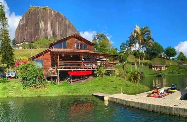 Cabin with access to the lake and view of the stone - Guatapé