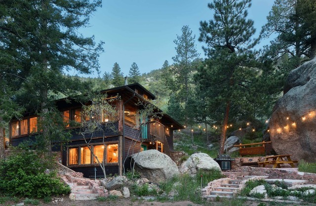 Cabin with Pikes Views, Fireplace, Walk to Winery
