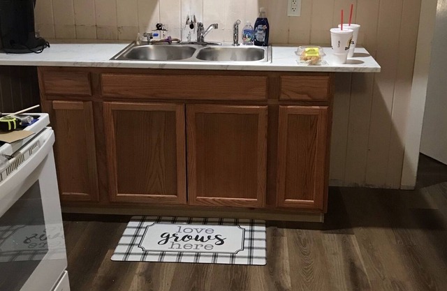 Cabin with Yard, One hour from Galveston