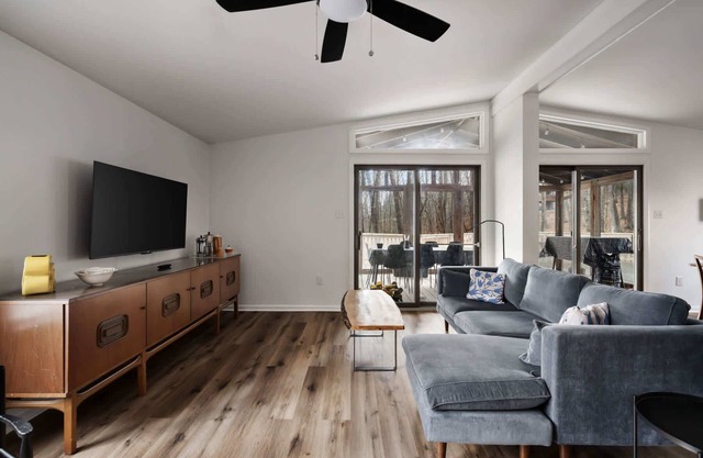 Cabin: Wraparound Deck, WiFi, Grill, Dog-Friendly!