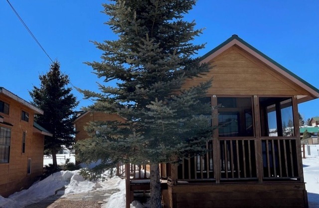 Cabins by Panguitch Lake: Where Rustic Charm Meets Amazing Fishing!