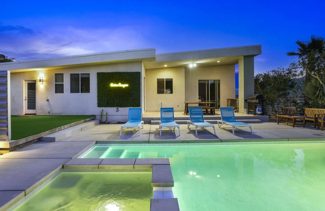 Cactus Canyon-Palm Springs/Joshua Tree/Coachella -Pet Friendly, FREE Heated Pool