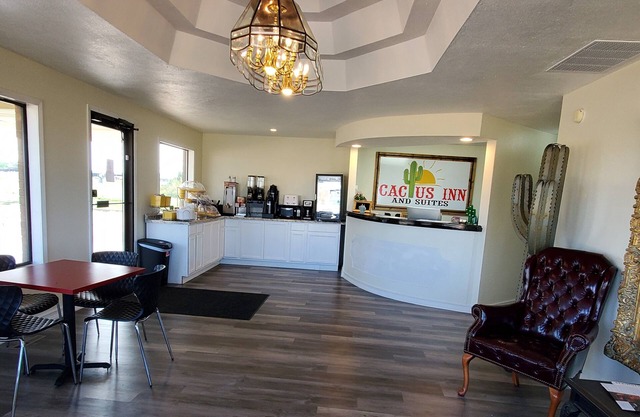 Cactus Inn & Suites