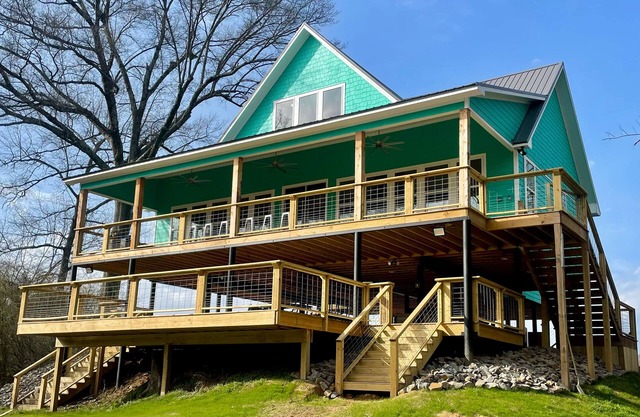 Caddo Cabana- Waterfront on the Caddo River. Sleeps 16 in beds.