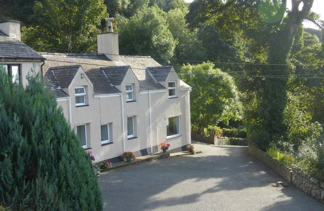 CAERNARFON BAY FARMHOUSE NR SNOWDONIA NORTH WALES