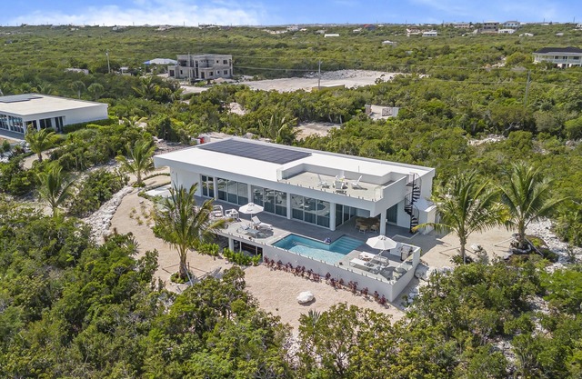 Caicos Breeze Villa: New 3 Bed Luxury Villa, Modern Design, Energy Efficient
