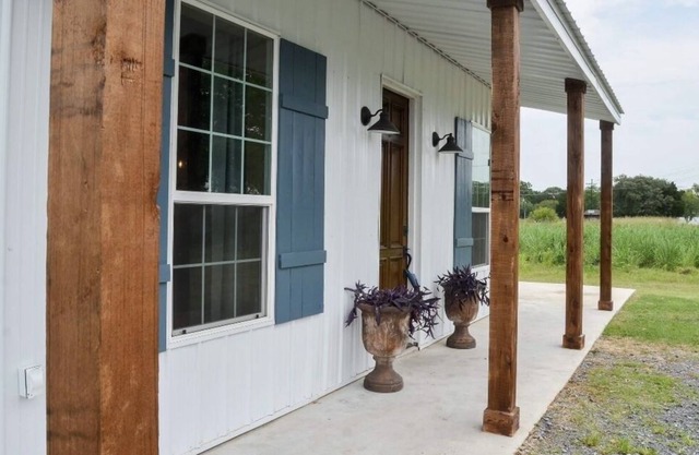 Cajun Barndeaux! Sleeps 13