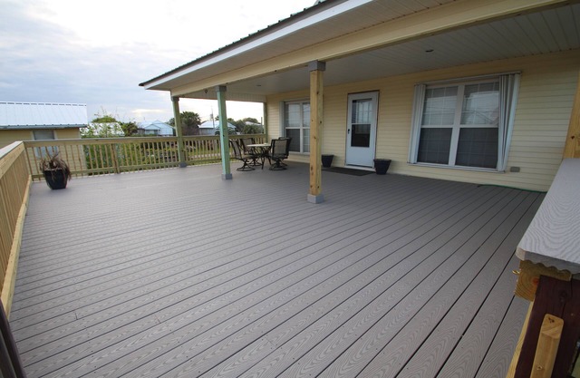 Cajun Yacht Club hat einen Blick auf den Golf in Grand Isle