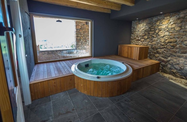 Cal Rossa Taus, Exklusives Landhausgruppen von 10 bis 23 Personen, SPA.