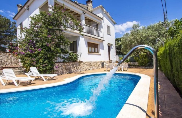 CAL VIVES mit Pool, Grill, WI-FI und Tennisplatz, nur 8 km von Sitges entfernt