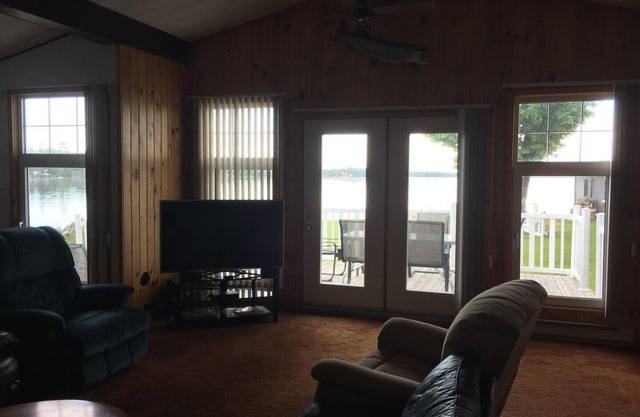 Waterfront Cottage auf dem Calabogie Lake!