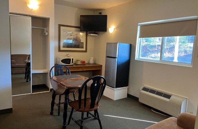 Calabogie Motor Inn