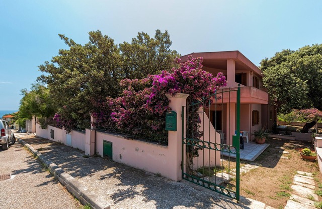 Calagonone Villa mit Gartengrill, WiFi / AC --- IUN-Code: P2169