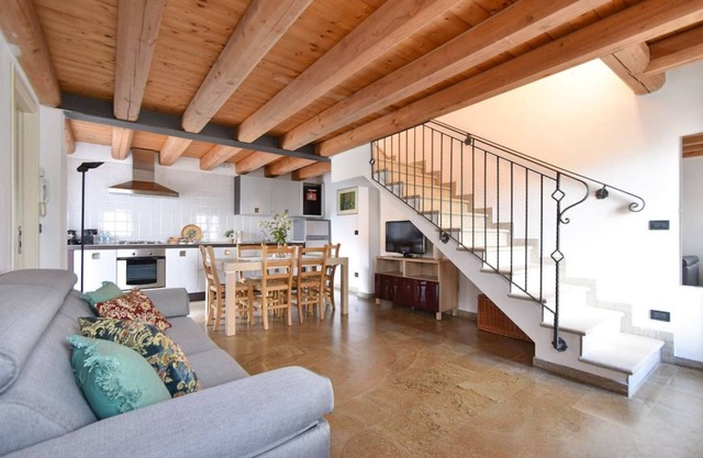 Calaone Wondeful Duplex Apartment with Parkingx4