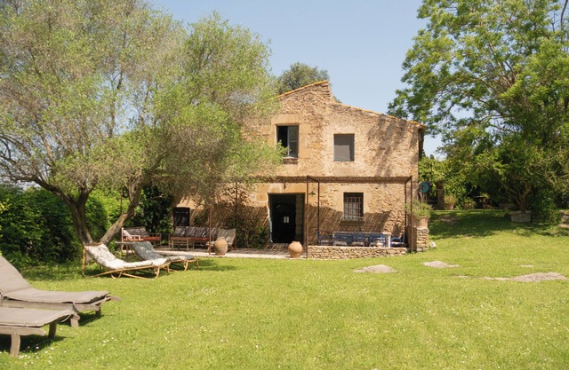 CALASOLITA, SMALL FARMHOUSE IN ULLASTRET