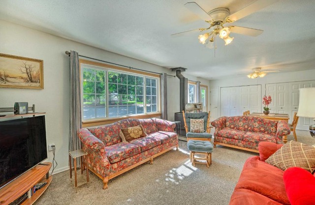 Caldwell Country Home on Quiet Acreage