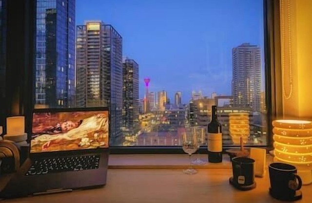 Calgary Tower View |King Bed | 2BR |AC | Pool |Gym