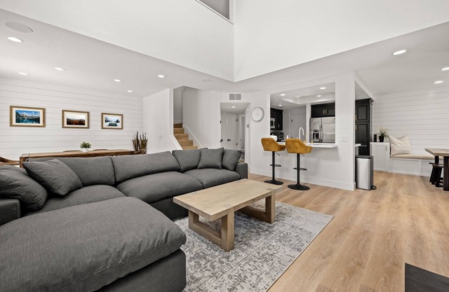 California Dreaming: Chic Retreat in Orange County's Prime Location!