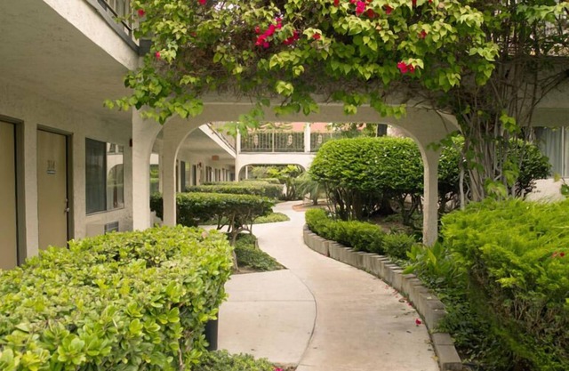California Suites Hotel