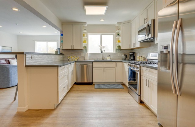California Vacation Rental w/ Smart TV & Balcony