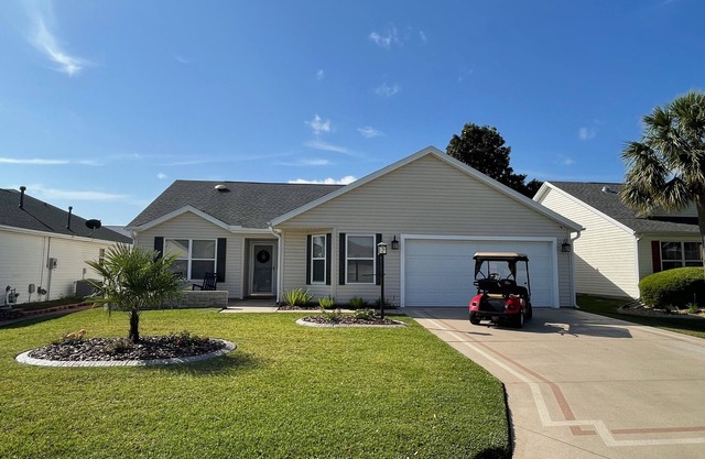 CALL TODAY FOR SPECIAL JANUARY RATE! Modern 3BR Oasis w/Golf Cart Included!