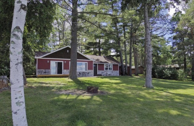 Calling Outdoor Adventurers! Resting on Grace Lake House with Home Theater!